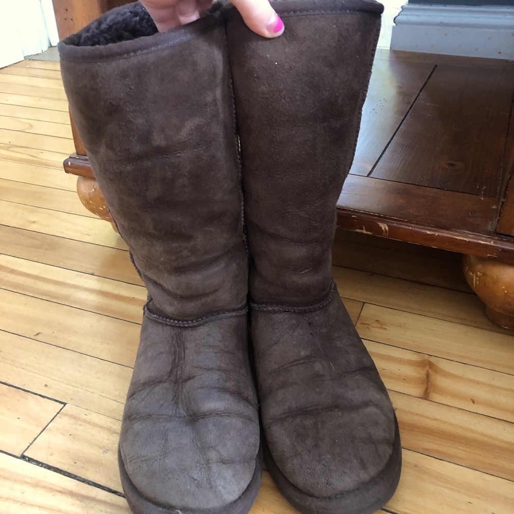 Classic Tall chocolate brown Uggs women’s size 7